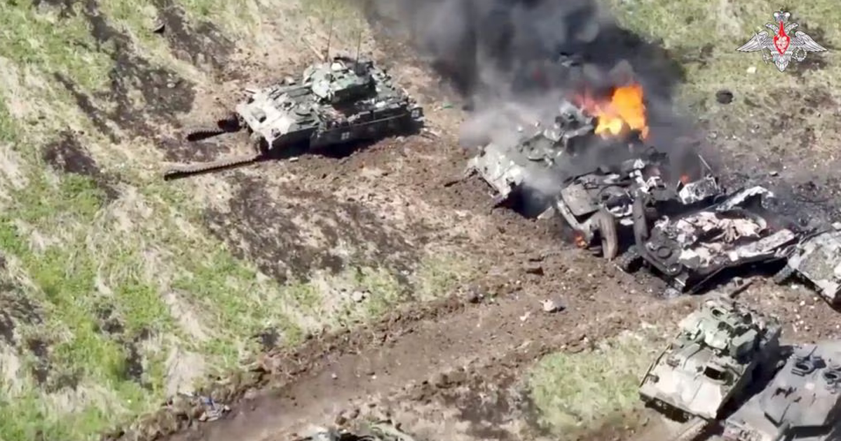 Russians Destroyed Their First Leopard 2 Tank, Bradley Fighting Vehicles